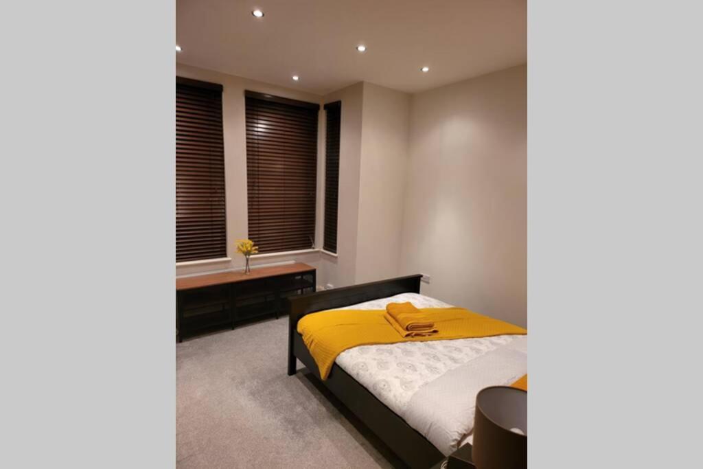 Contemporary 3 Bed Apartment In Hendon Central. Eksteriør billede