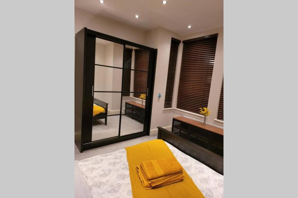 Contemporary 3 Bed Apartment In Hendon Central. Eksteriør billede