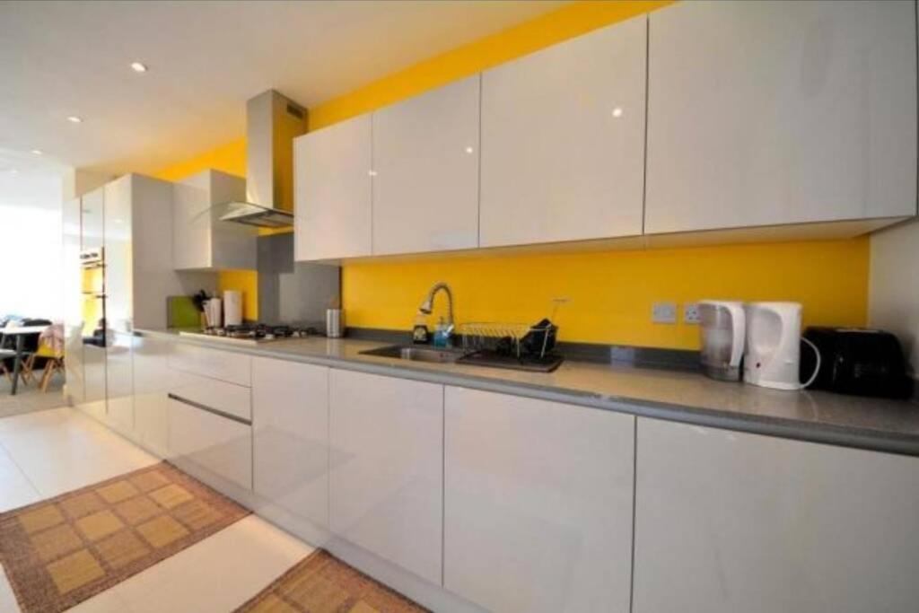 Contemporary 3 Bed Apartment In Hendon Central. Eksteriør billede